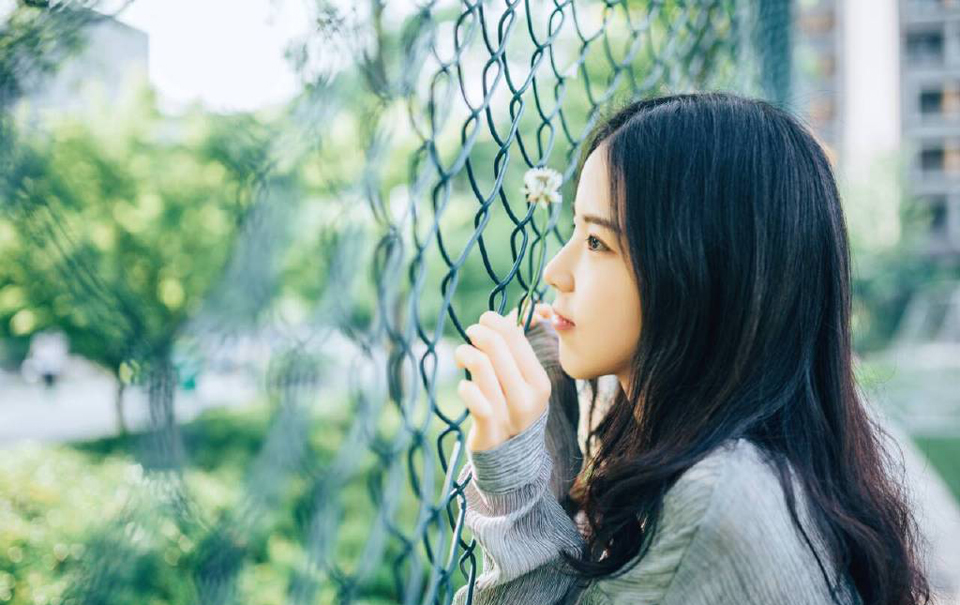 “出事儿了？”副统领眉头一皱，对于同龄的话没有任何怀疑，因为他很清楚，自家这位统领的嗅觉甚至比许多野兽都敏锐。